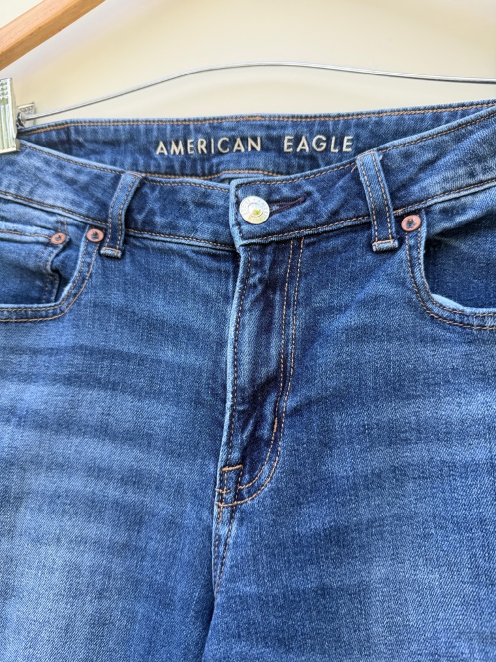 American Eagle Outfitters Blue Low Rise Baggy Jeans - Distressed Hem size 4 - Picture 3 of 11